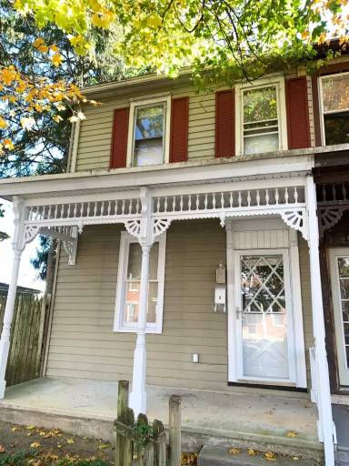 Main picture of 345 N College St