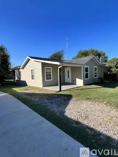 Main picture of 300 E 7th St