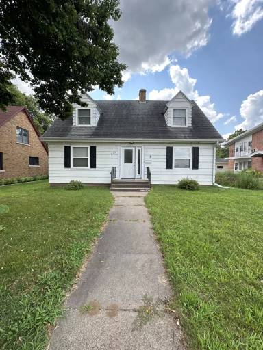 Main picture of 217 Lake St