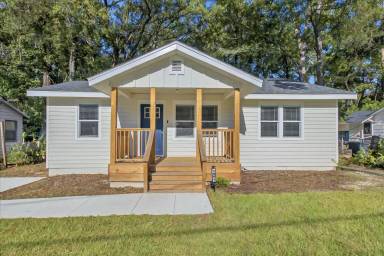 Main picture of 3005 S Meridian St