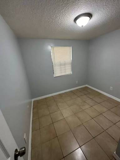 Main picture of 1637 W 24th St