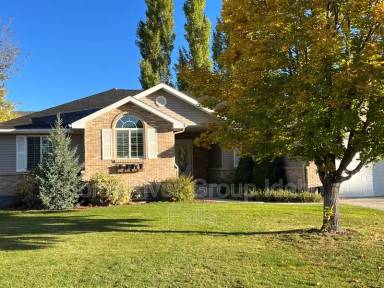 Main picture of 3823 E Heath Cir