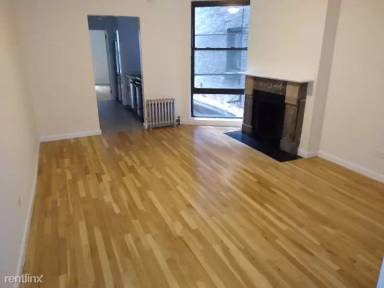 Main picture of 123 E 92nd St
