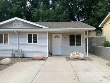 Main picture of 405 E Blanco St