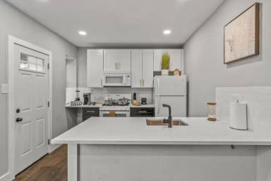 Main picture of 4811 Walnut St