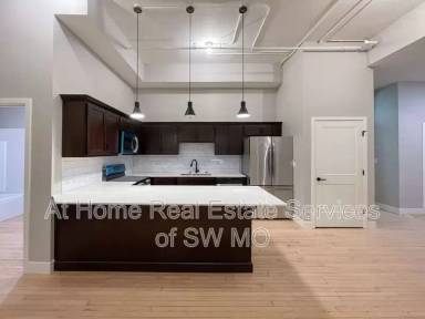 Main picture of 1409 N Washington Ave