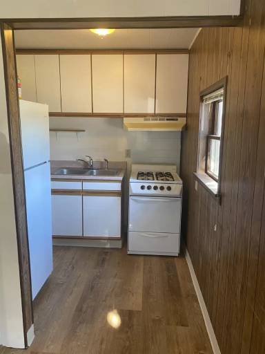 Main picture of 210 Railroad Ave