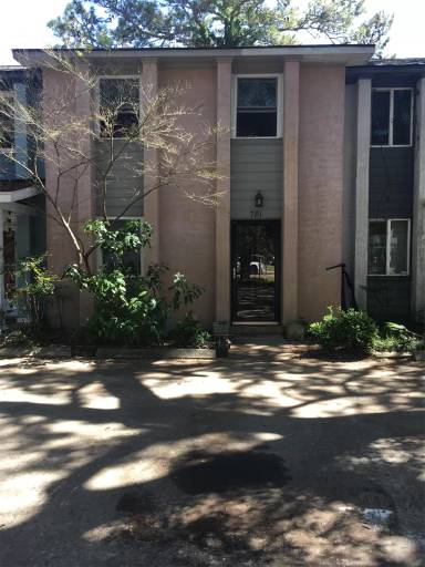 Main picture of 781 Center St