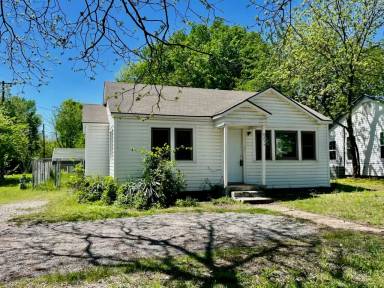 Main picture of 827 N Francis St