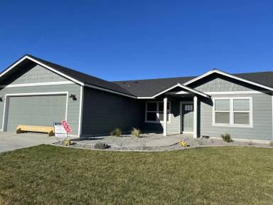 Main picture of 105 SW Eagle Dr