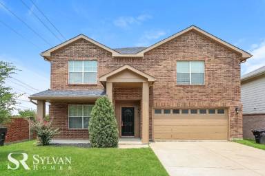 Main picture of 4801 Leaf Hollow Dr