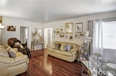 Main picture of 10924 Dalwood Ave