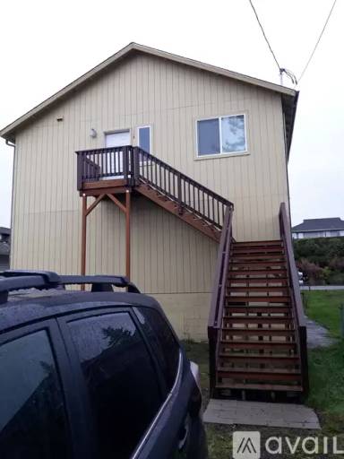 Main picture of 744 S 4th St