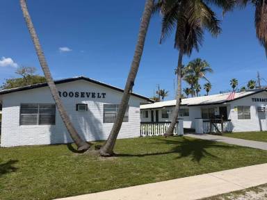 Main picture of 2111 Roosevelt St