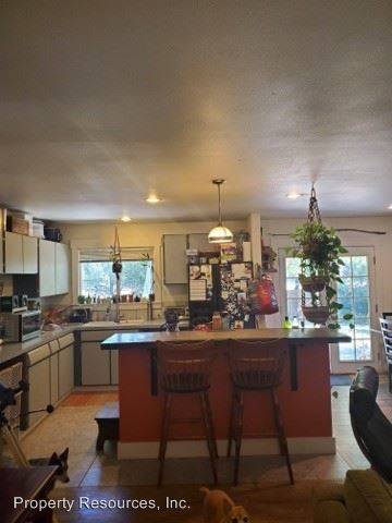 Main picture of 3125 Moorhead Ave