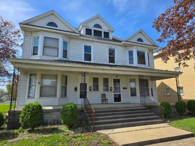 Main picture of 1403 1/2 Charleston Ave
