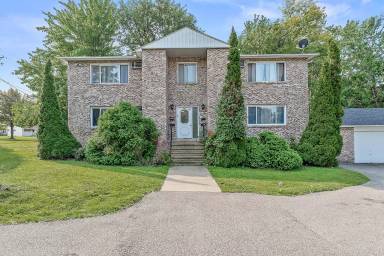 Main picture of 485 Center Rd