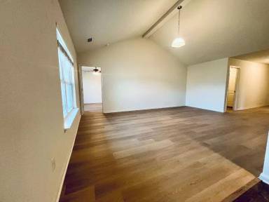 Main picture of 1806 Clegg St