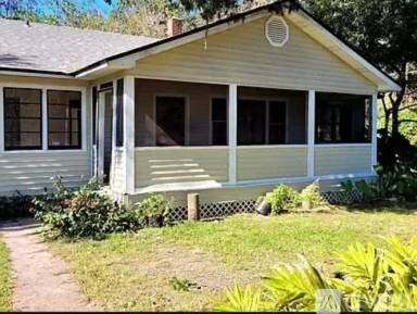 Main picture of 10658 Iowa Ave