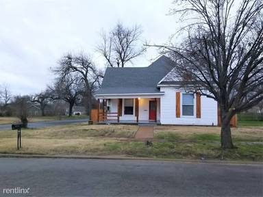 Main picture of 700 W Owing St