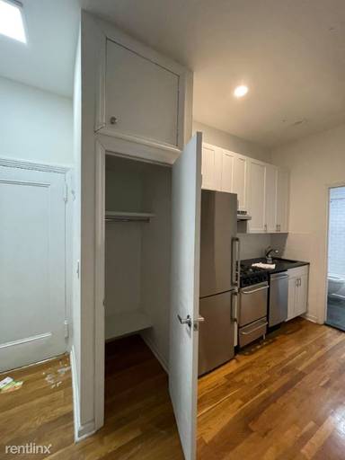Main picture of 313 E 93rd St