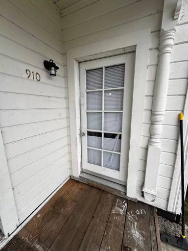 Main picture of 910 8th St