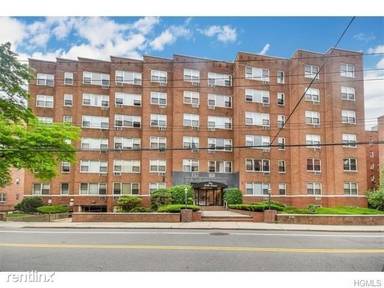 Main picture of 10 Lake St