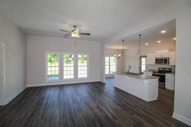 Main picture of 103 Old Auburn Ln