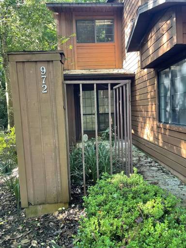 Main picture of 960 SW 55th Ter