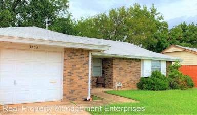 Main picture of 3205 Overland Dr