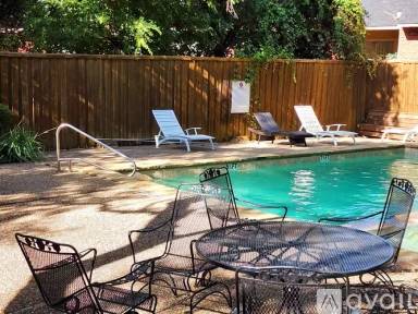 Main picture of 8601 Park Ln