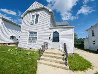 Main picture of 638 1/2 N Sugar St