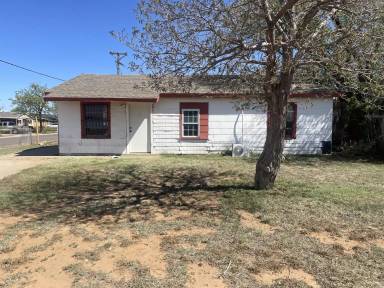 Main picture of 2401 E 10th St