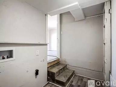 Main picture of 2715 N Lasalle St
