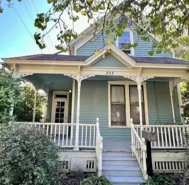 Main picture of 202 E Washington Ave