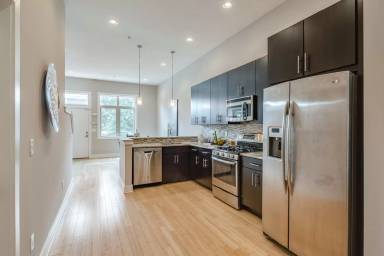 Main picture of 877 N 5th St