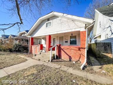Main picture of 910 N Bosart Ave