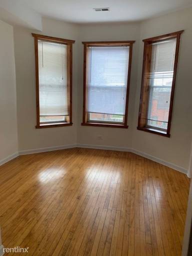 Main picture of 1115 S Troy St