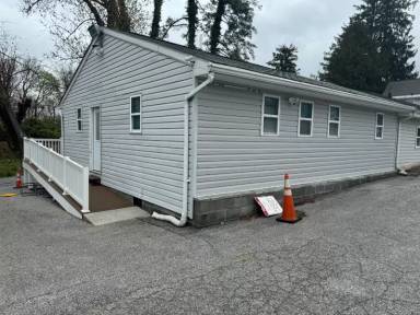 Main picture of 438 Main St