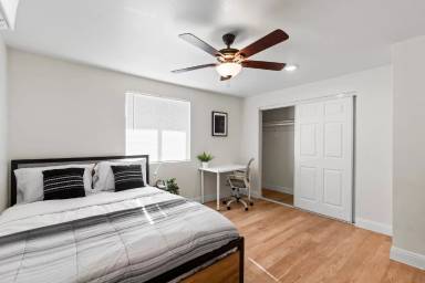 Main picture of 2417 E Wilson Ave