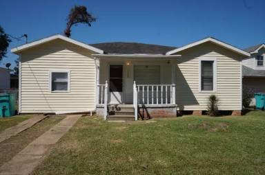 Main picture of 1438 Parkview Dr