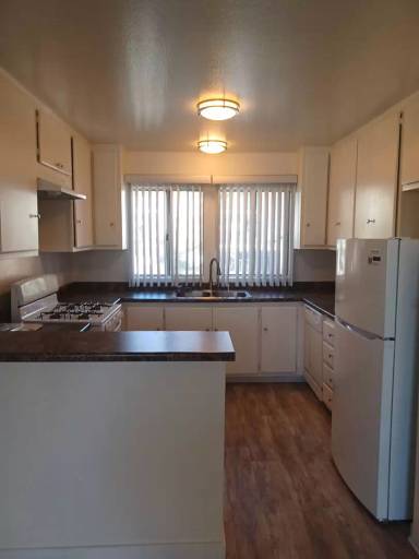 Main picture of 10319 Commerce Ave