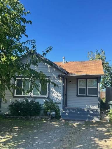 Main picture of 2120 Gold St