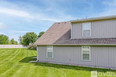 Main picture of 232 SW Chartwell Cir