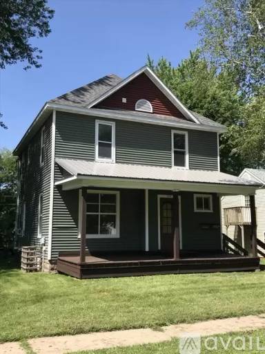 Main picture of 1215 7th St E
