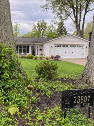 Main picture of 23807 Lake Rd