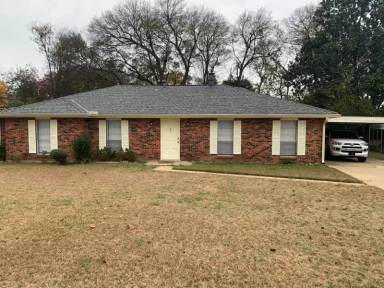 Main picture of 651 Sarver Ave
