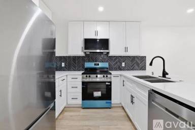 Main picture of 17000 Burbank Blvd