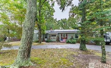 Main picture of 108 4th Ave