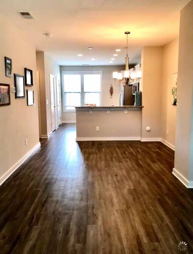 Main picture of 125B Capital Ave